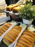 2 kue favorit pilihan : Roti Sisir dan Bolu Tape